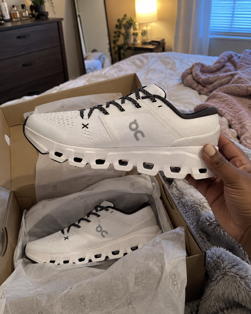 Unboxing and inspecting On Cloud X 5 in White and Black